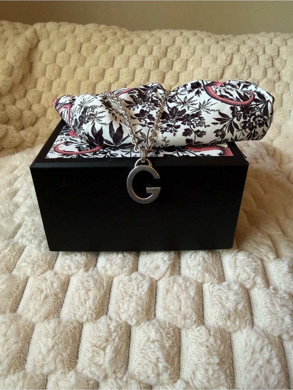 Gucci Authentic Sterling Silver G Pendant Necklace full inclusion